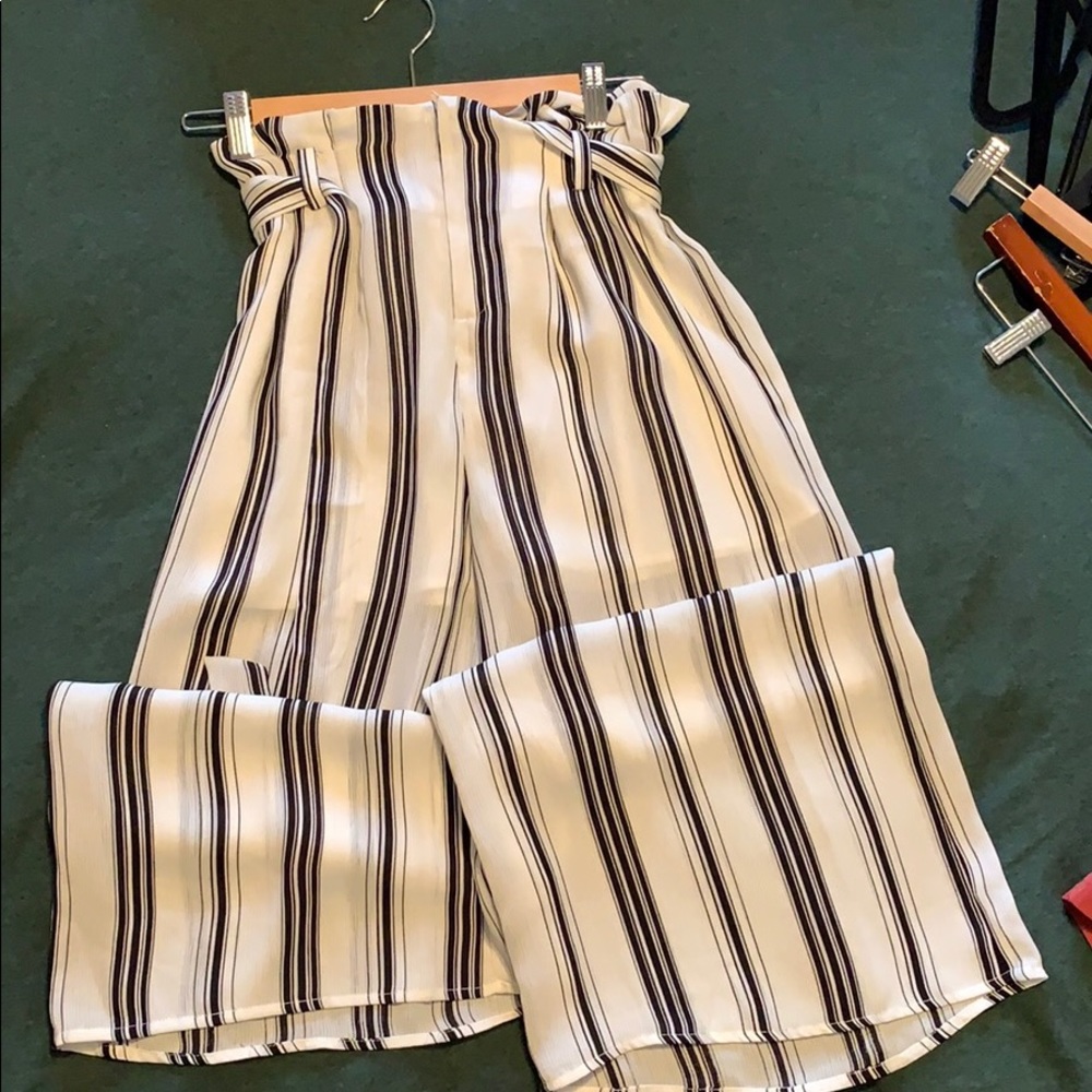 LUSH - wide leg white & navy pants (ankle length)